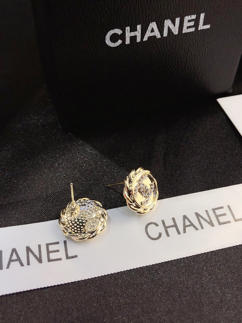 حلق شانيل ميتال ذهبي حلق chanel