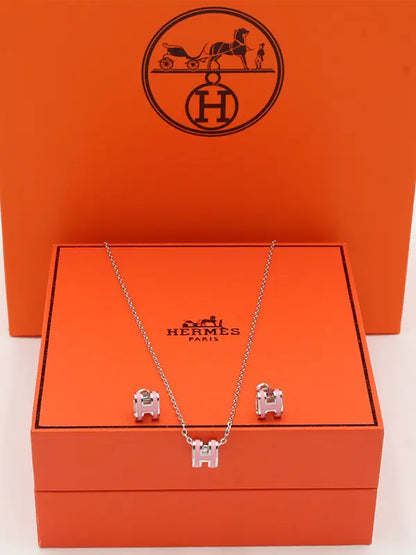 طقم هيرمز ملون ناعم ماستر لوقو اطقم HERMES وردي فضي