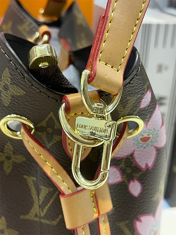 شنطة لويس فيتون ماستر بنية شنط وحقائب louis vuitton bags