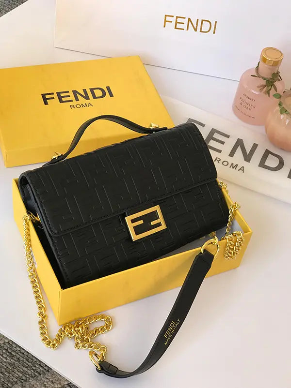 شنطة فندي صغيره اسود ماستر شنط وحقائب fendi bags