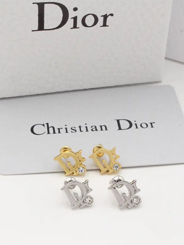 حلق ديور صغير لوقو حلق dior