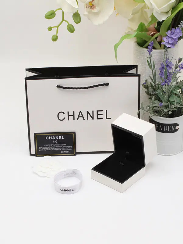 ملحقات شانيل للاطقم مربع صغيره هاي فيرجن هدايا chanel