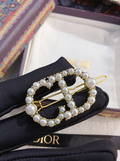 بكلة شعر ديور لوقو اكسسوارات شعر dior