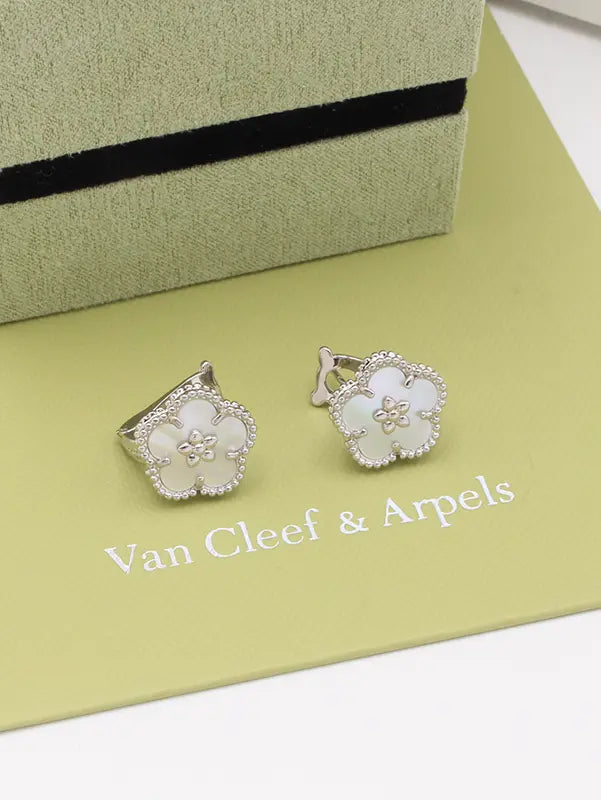 حلق فان كليف زهرات الامبرا اند اربلز الماستر حلق van cleef