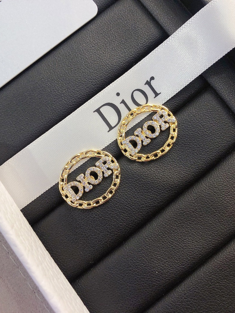 حلق ديور بيضاوي حلق dior