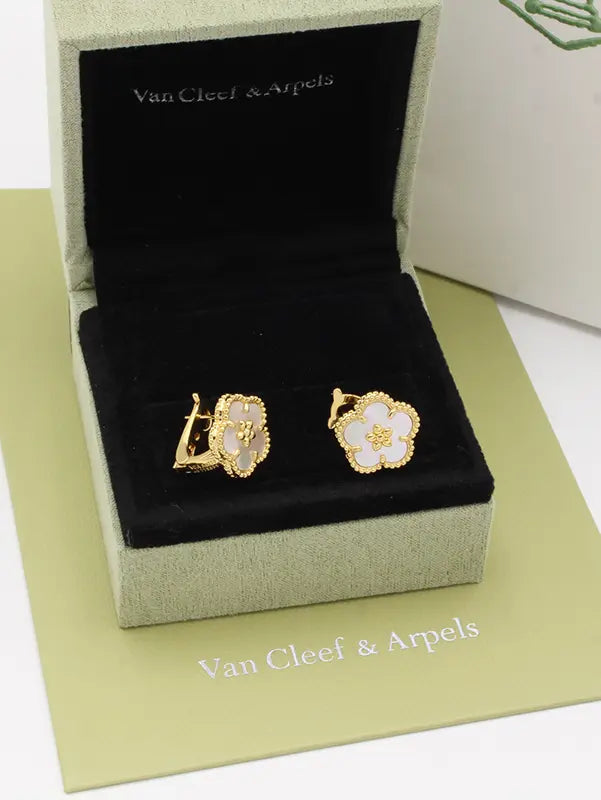 حلق فان كليف زهرات الامبرا اند اربلز الماستر حلق van cleef