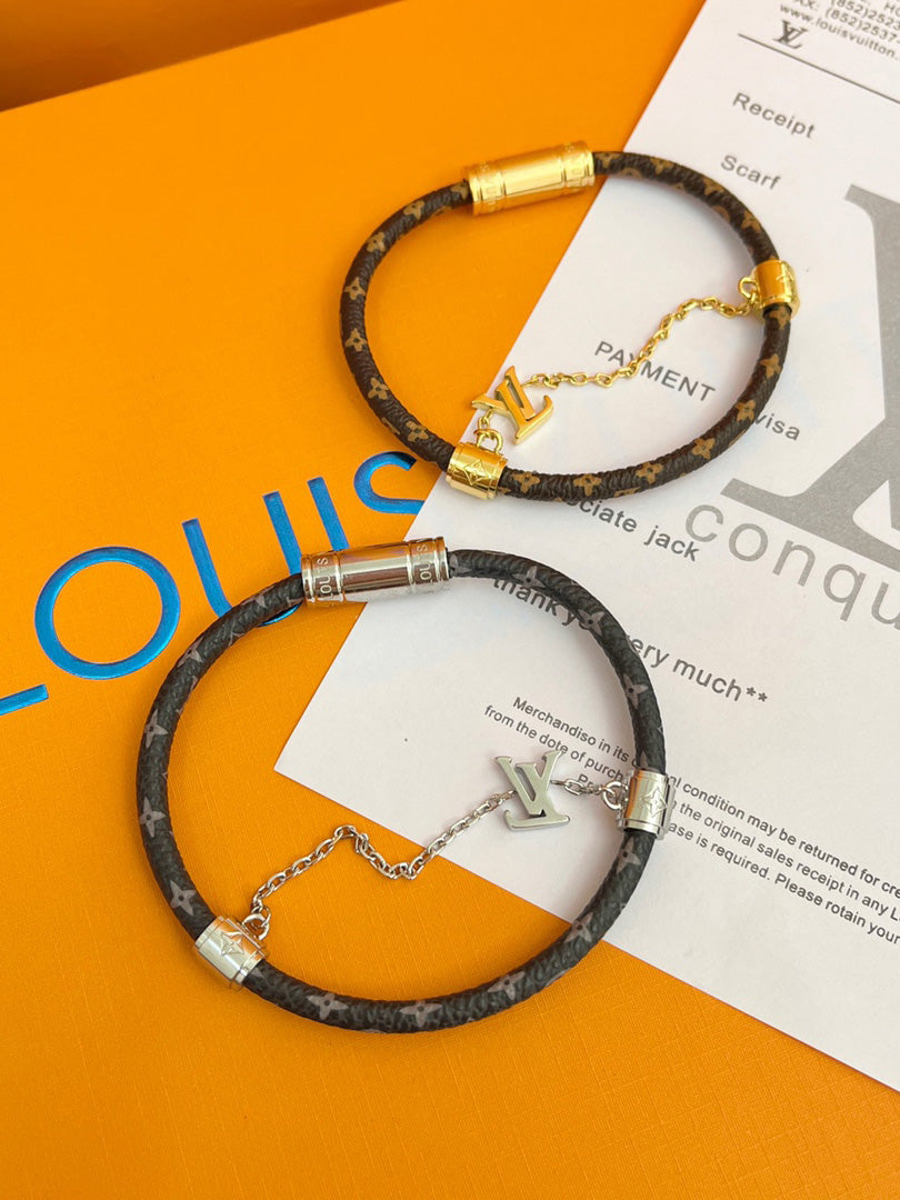اساور لويس فيتون ليذر نيو لوك اسواره louis vuitton