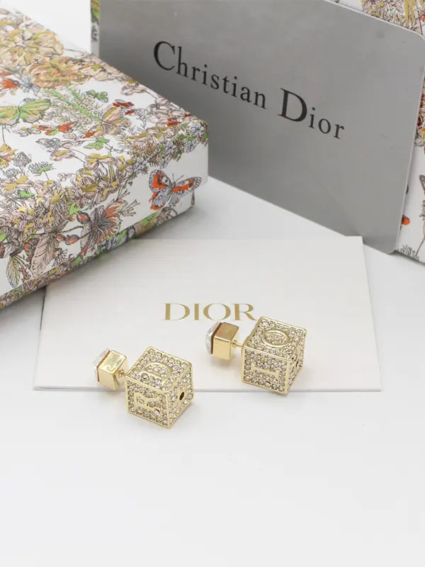 حلق ديور مكعب كريستال لوقو حلق dior