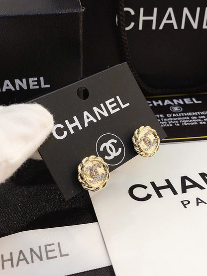 حلق شانيل ميتال ذهبي حلق chanel