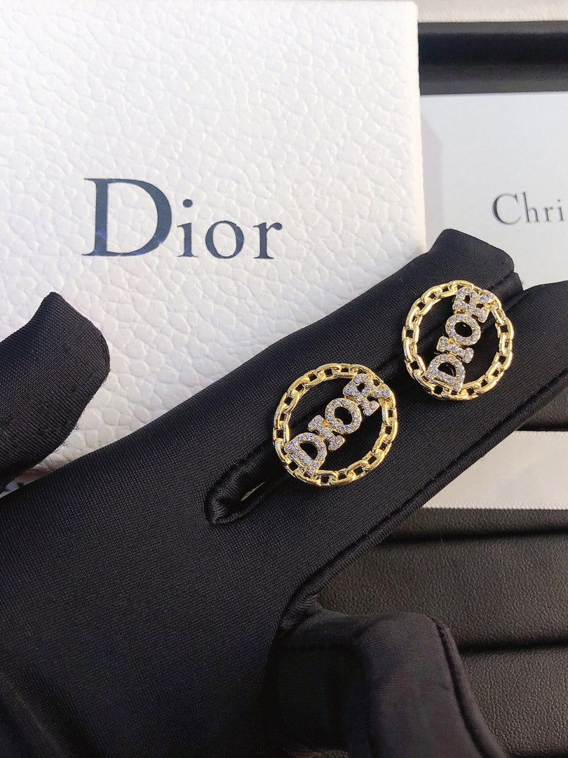 حلق ديور بيضاوي حلق dior