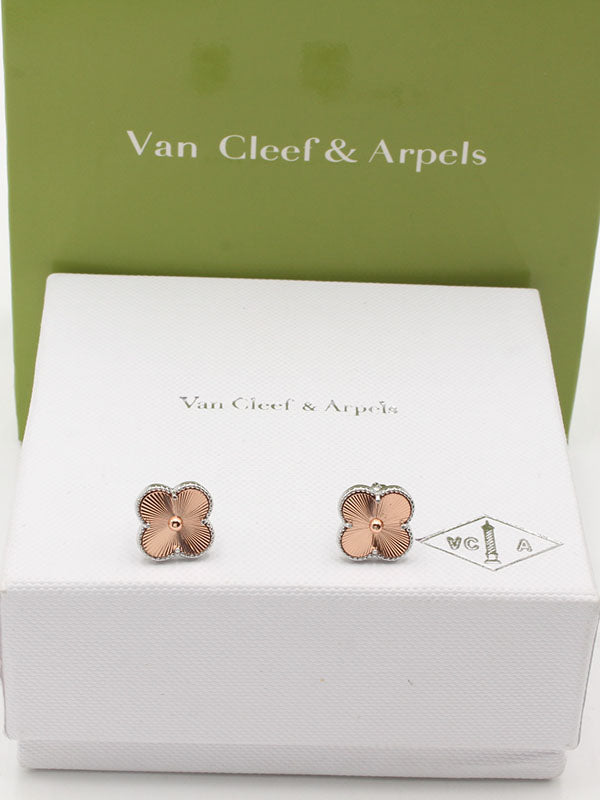 حلق فان كليف وسط لوقو