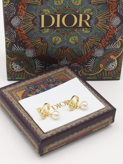 حلق ديور لوقو قولد سنقل بيرل حلق dior
