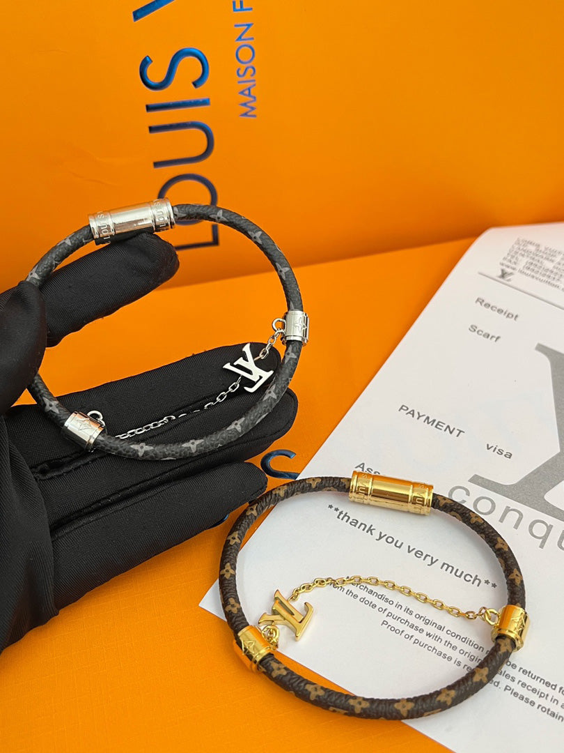 اساور لويس فيتون ليذر نيو لوك اسواره louis vuitton