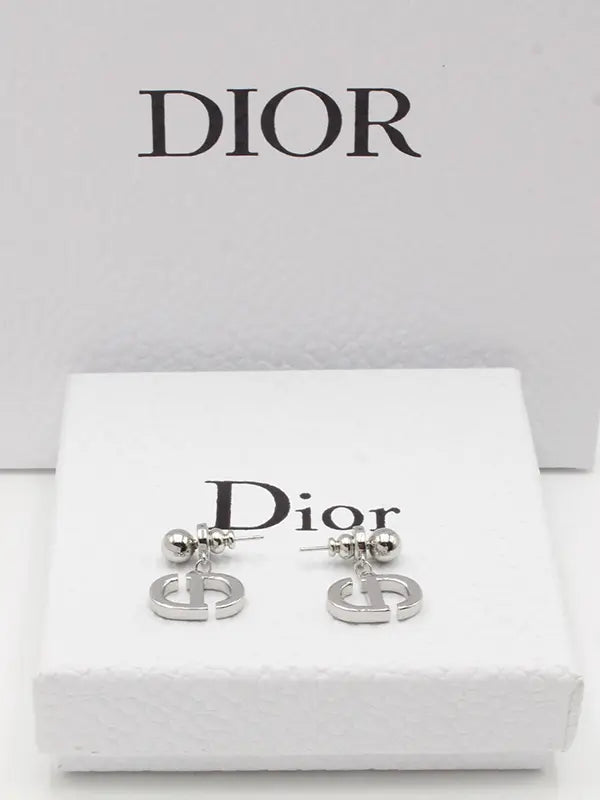 حلق ديور لوقو ميتال حلق dior فضي