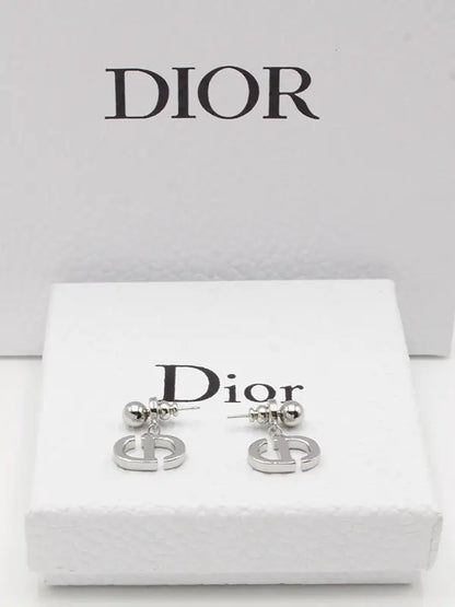 حلق ديور لوقو ميتال حلق dior فضي