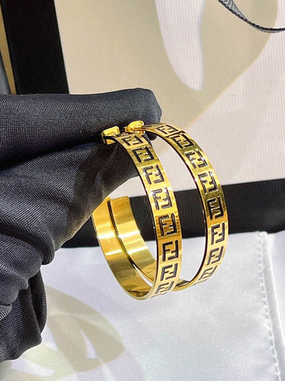 حلق فندي مدور كبير حلق fendi