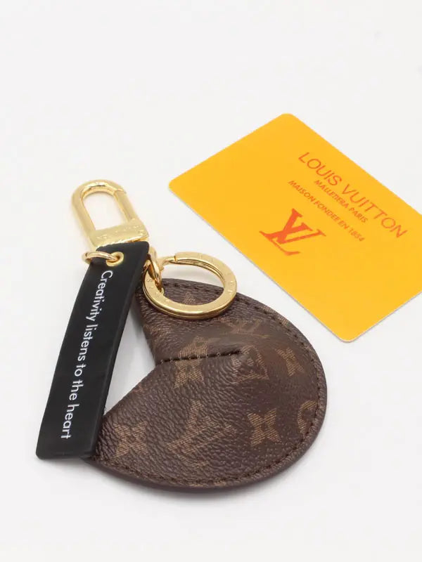 ميدالية لويس فيتون 243 ميدالية louis vuitton