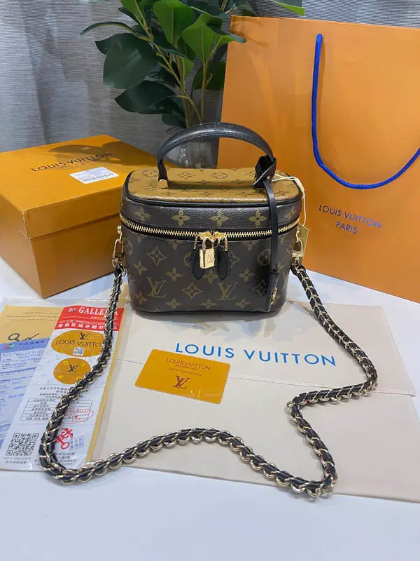 شنطة لويس فيتون ماستر ميك اب شنط وحقائب louis vuitton bags