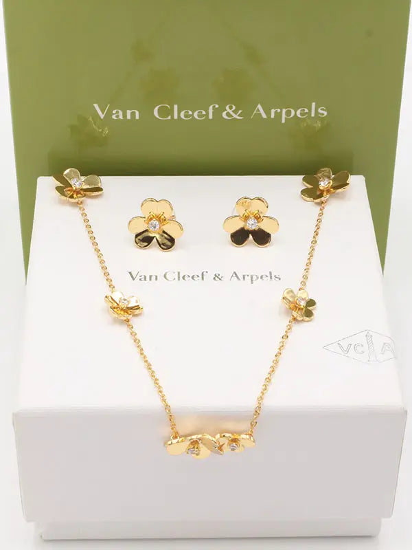 طقم فان كليف تشوكر وردات ريقيلور اطقم van cleef