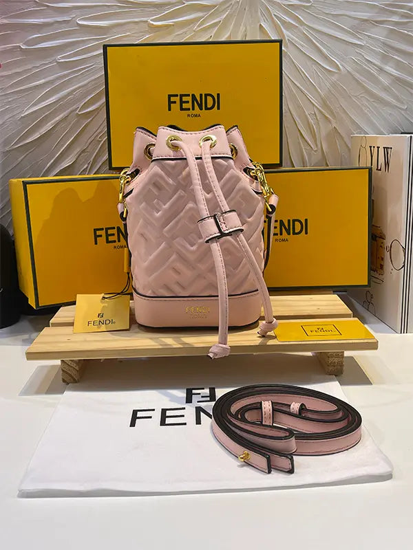 شنطة فندي ماستر صغيرة شنط وحقائب fendi bags وردي