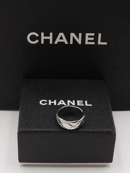 دبلة خاتم شانيل لوقو وسط خواتم chanel