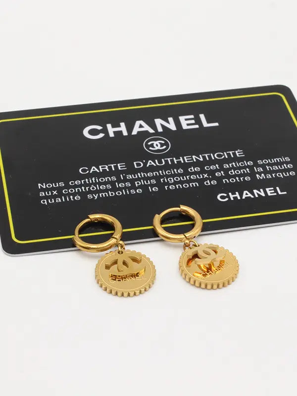 حلق شانيل ميتال ذهبي لوقو حلق chanel