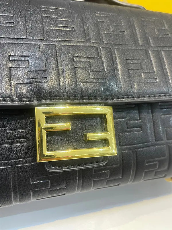 شنطة فندي صغيره اسود ماستر شنط وحقائب fendi bags