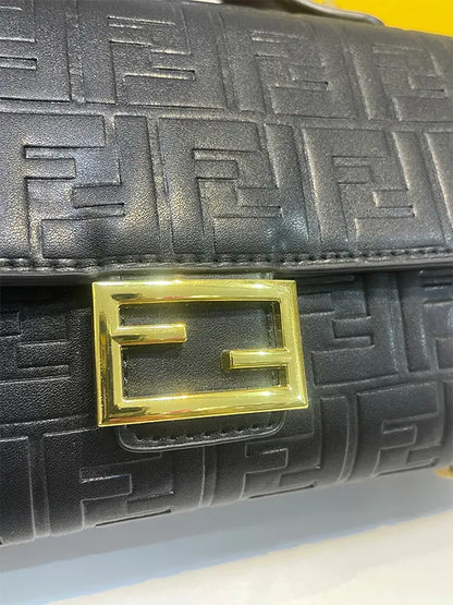 شنطة فندي صغيره اسود ماستر شنط وحقائب fendi bags