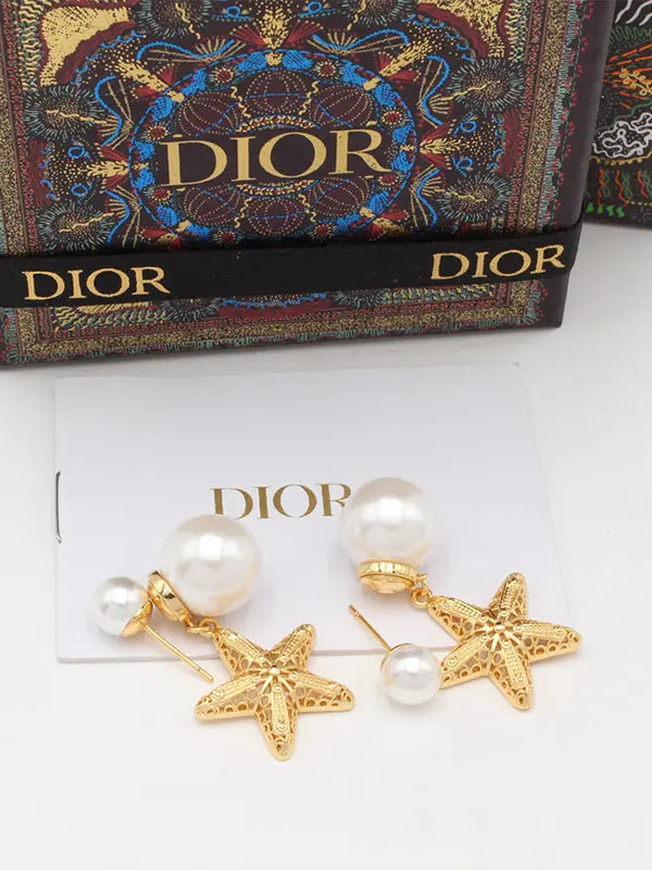 حلق ديور نجمة البحر لوقو حلق dior
