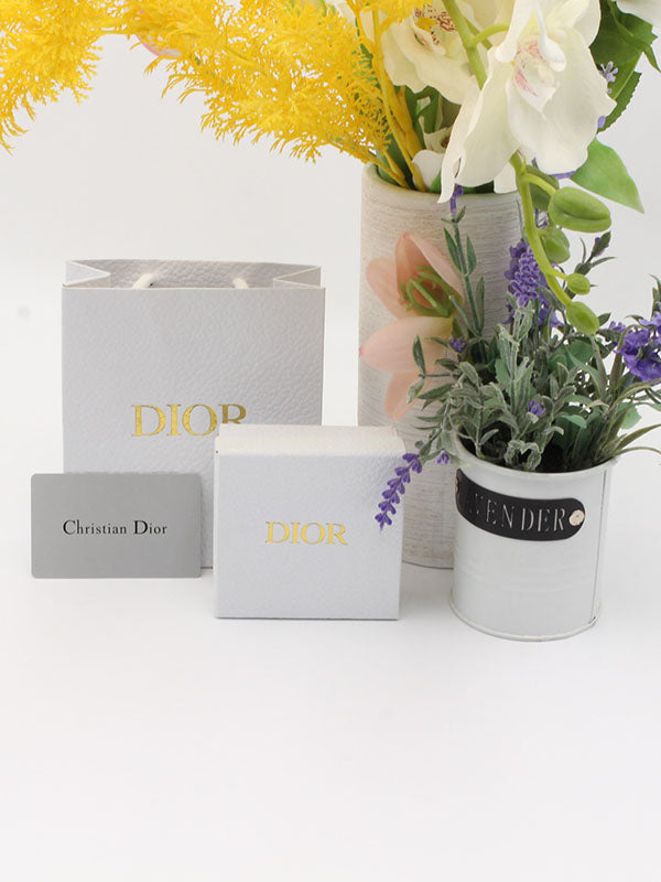 ملحقات ديور الذهبية الجديده هدايا dior Default Title