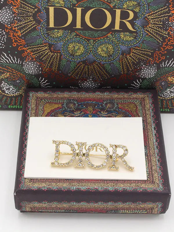 بروش ديور كريستال 246 بروش dior ذهبي