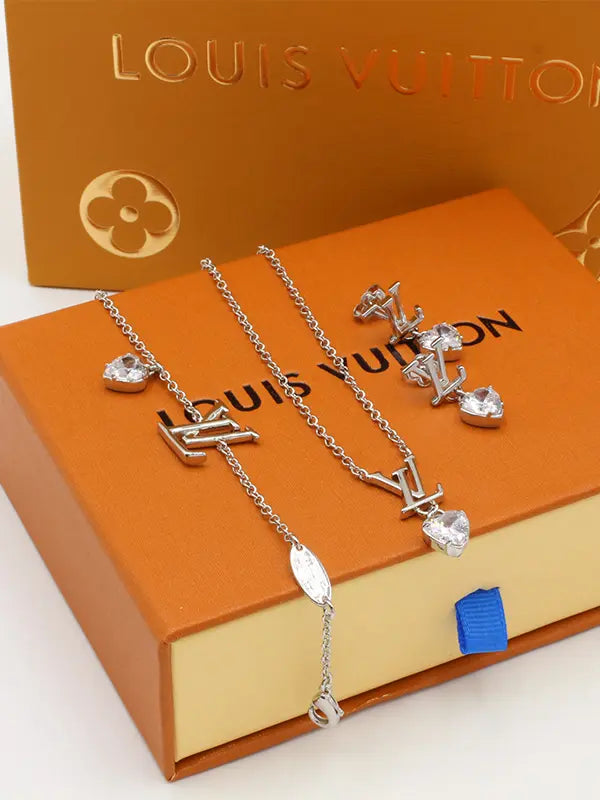 طقم لويس فيتون ماستر لوقو 3 قطع اطقم louis vuitton