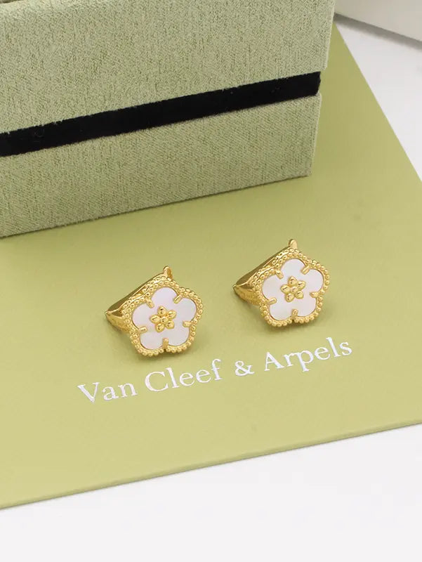 حلق فان كليف زهرات الامبرا اند اربلز الماستر حلق van cleef