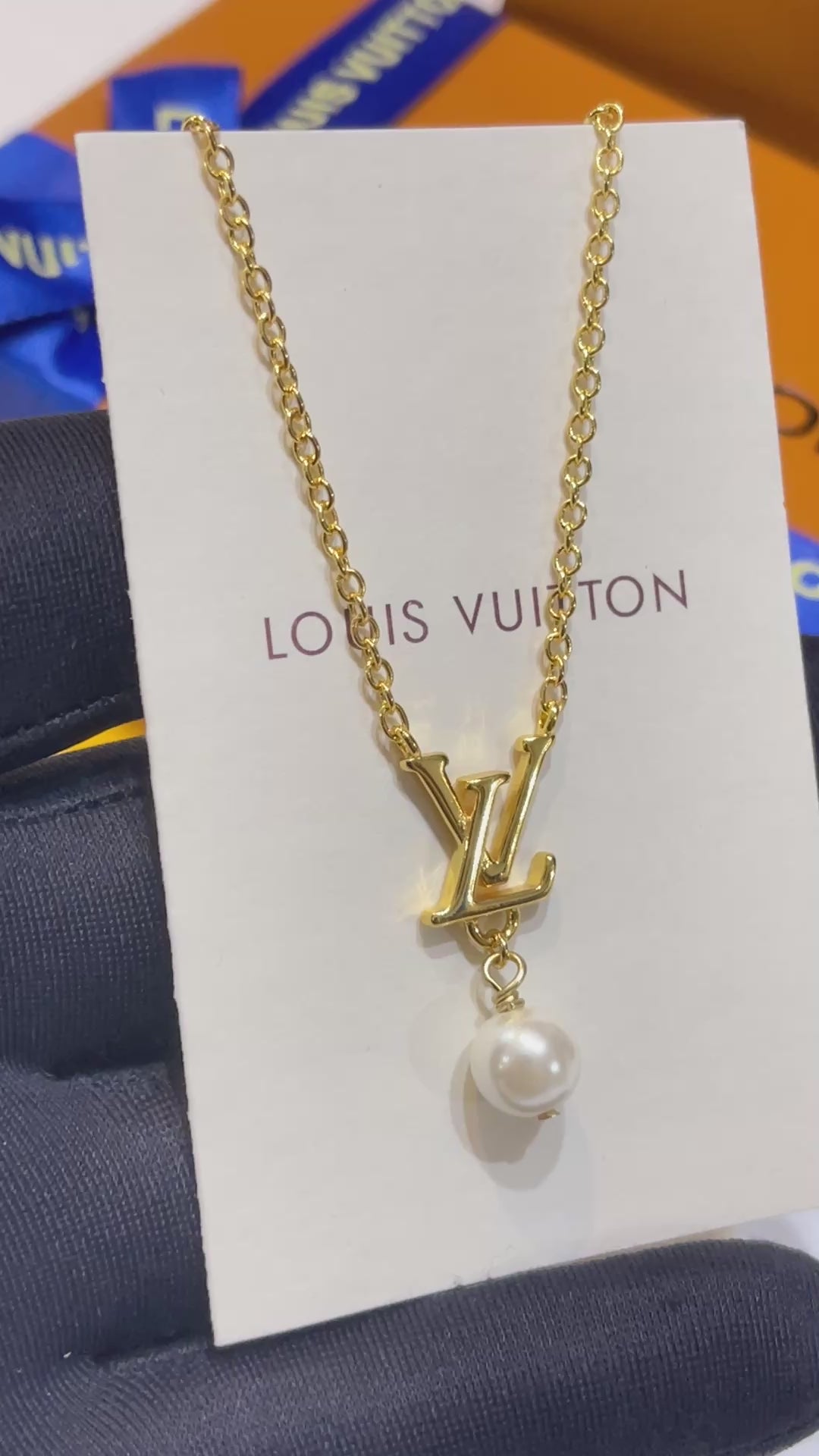 سلسال لويس فيتون بيرل نيو لوقو سلسال louis vuitton