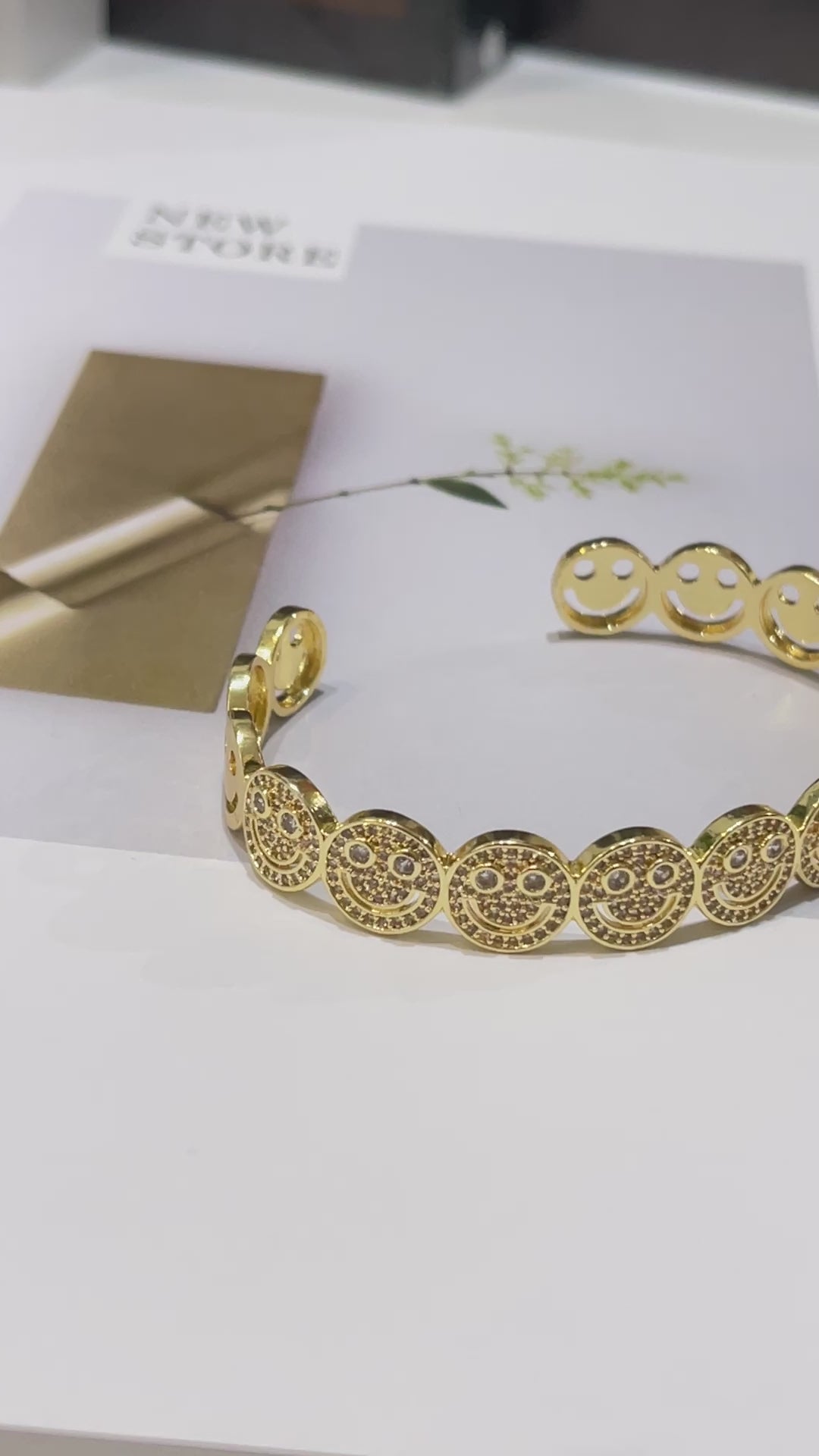 اسواره سمايلي فيس زركون اسواره Jewel