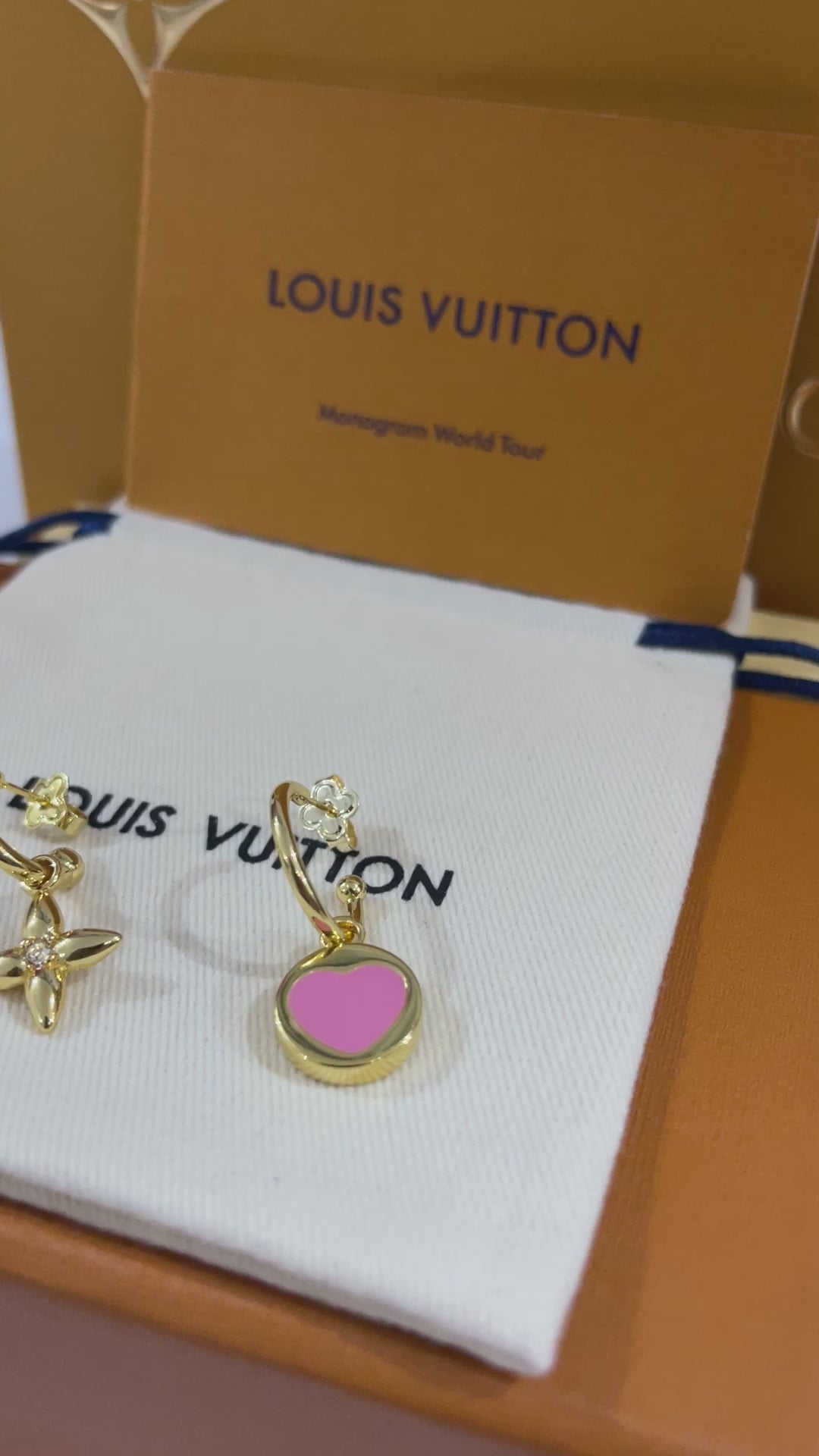 حلق لويس فيتون بينك هارت لوقو حلق louis vuitton
