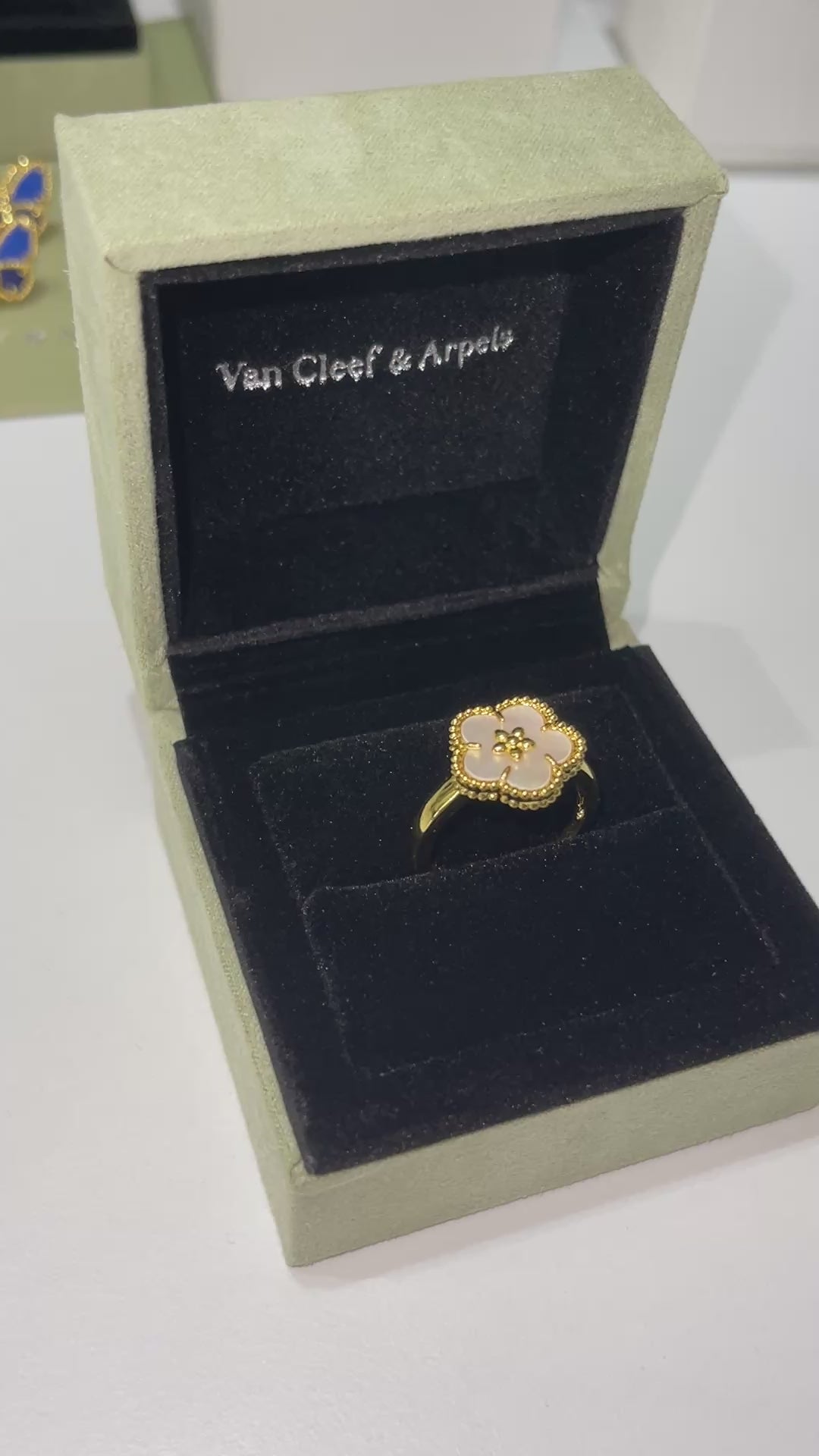 خاتم فان كليف زهرات الامبرا اند اربلز الماستر خواتم van cleef