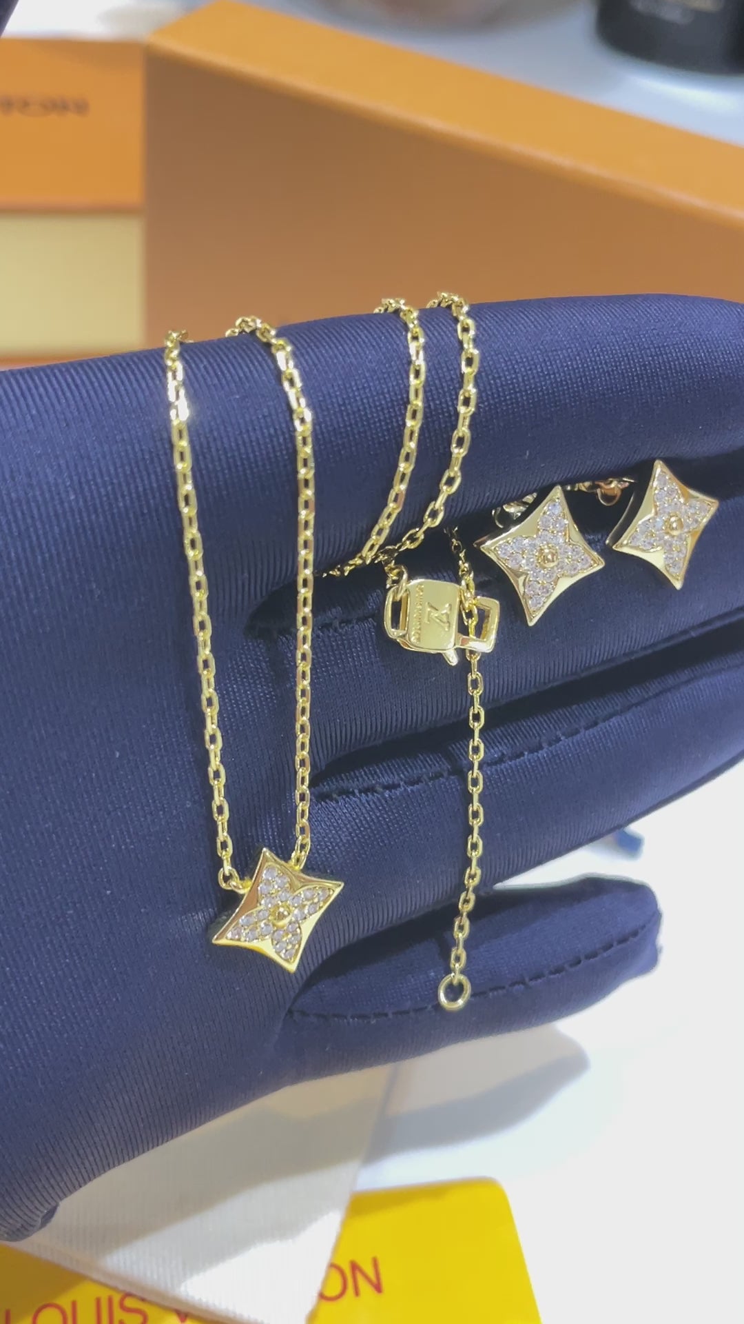 حلق لويس فيتون مربع لوقو حلق louis vuitton