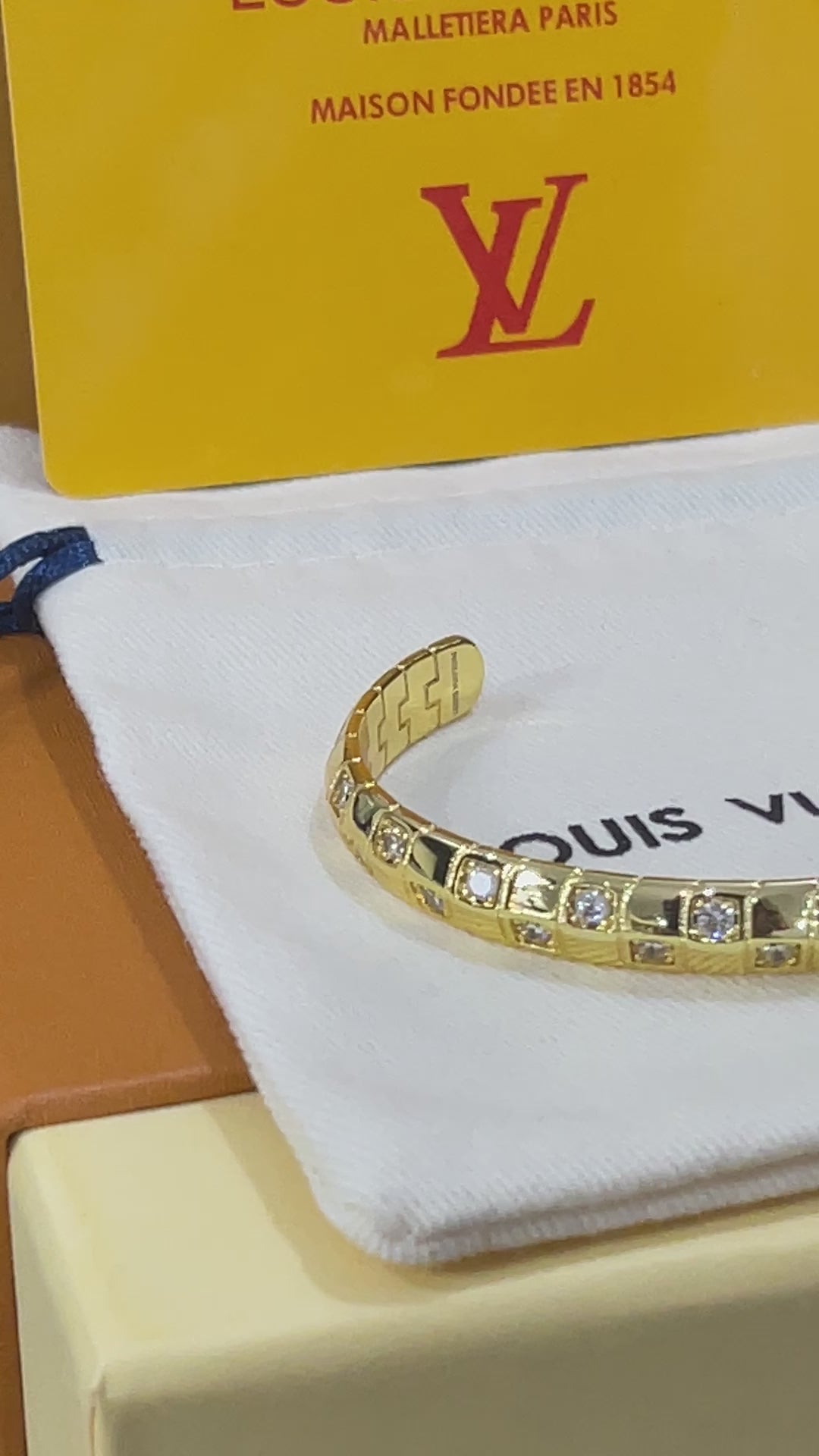 اساور لويس فيتون قولد نيو بانقل اسواره louis vuitton