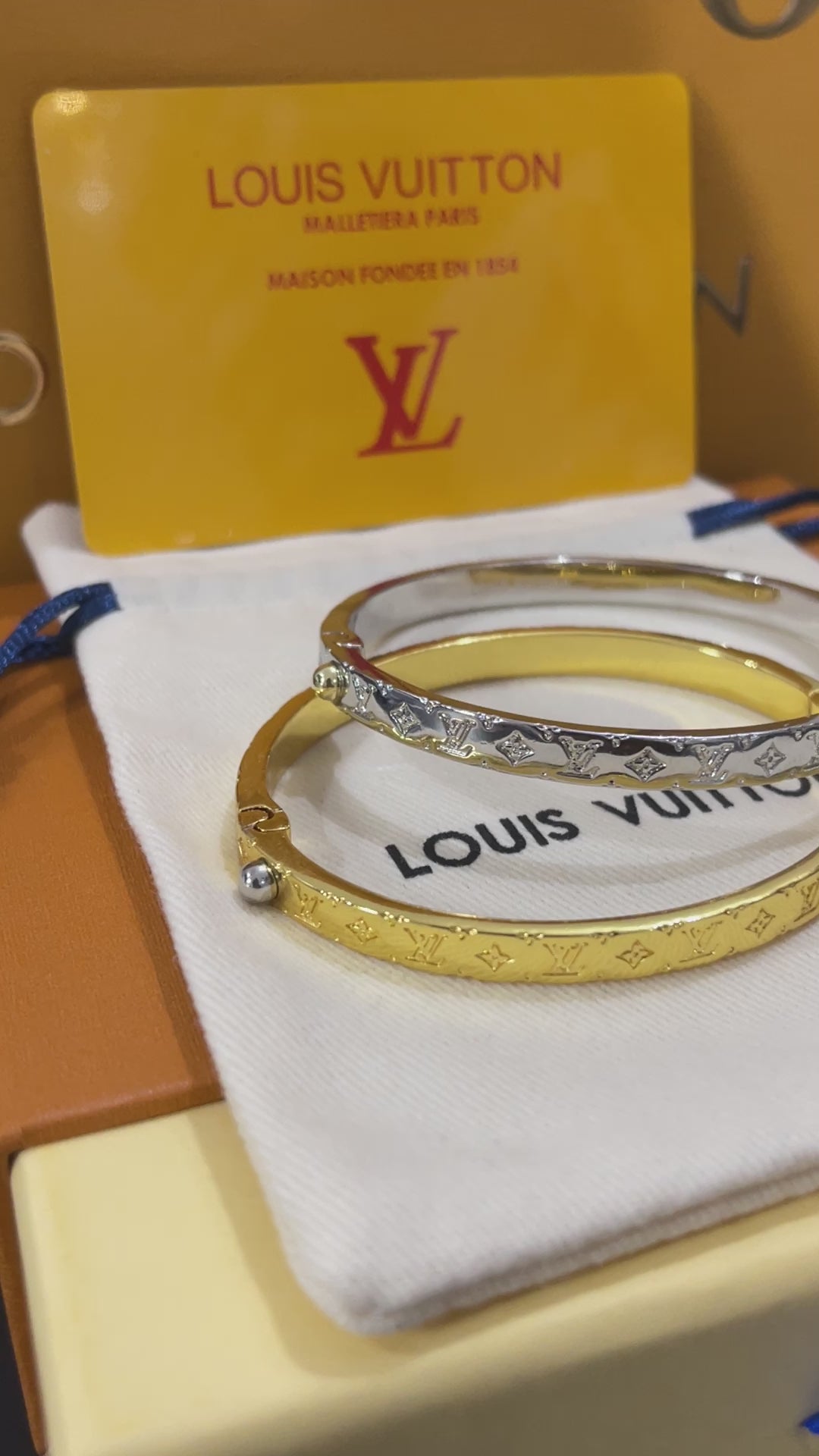 اساور لويس فيتون بانقل فلات لوقو اسواره louis vuitton