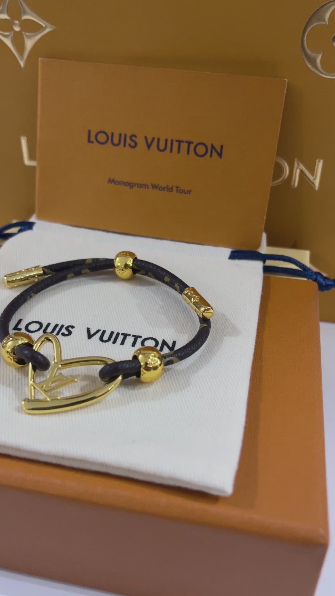 اساور لويس فيتون جلد لوقو نيو لوك اسواره louis vuitton