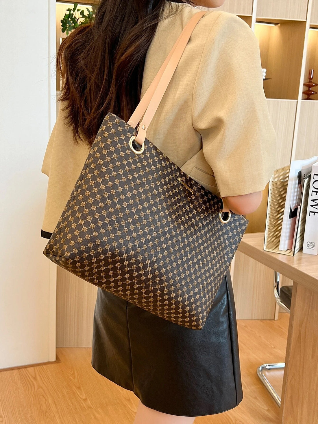 حقيبة كتف حجم وسط للجامعه والطلعات شنط وحقائب شنط