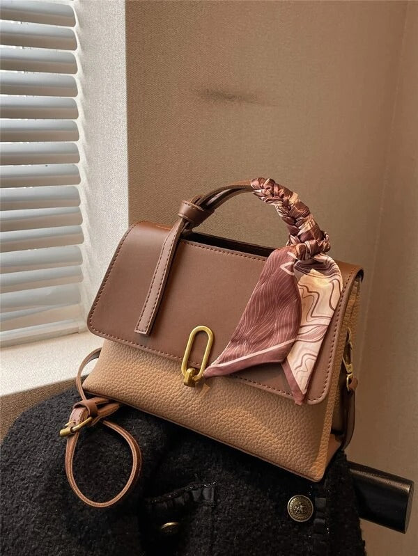 حقيبة مربعة لونين مزخرف بوشاح شنط وحقائب شنط بيج