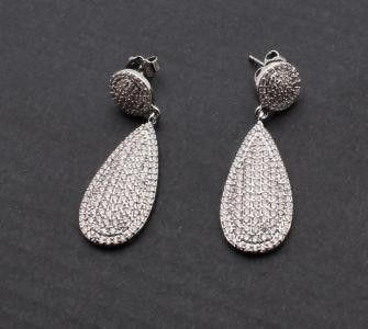 حلق روشن زركون دمعه حلق متوفر 2 لون فضي 