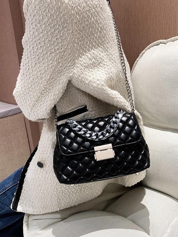 شنط كتف بخطوط مربعة بسلسلة شنط وحقائب شنط اسود