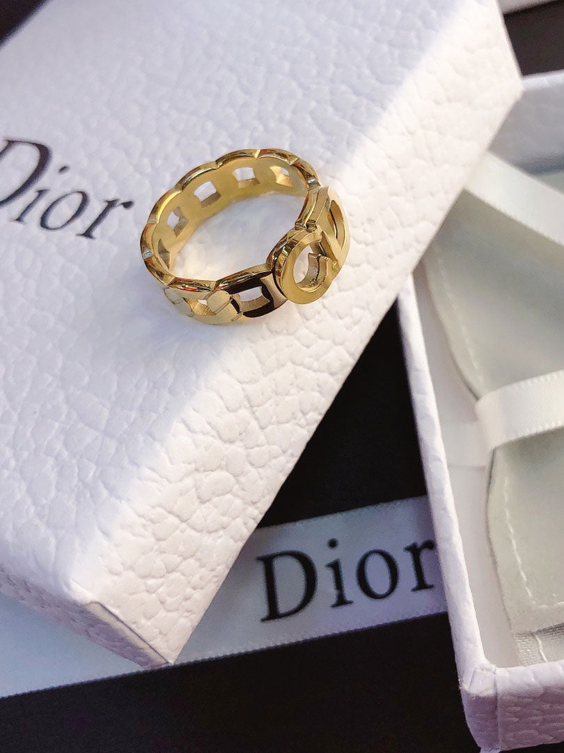 خاتم ديور ذهبي لوقو خواتم dior  