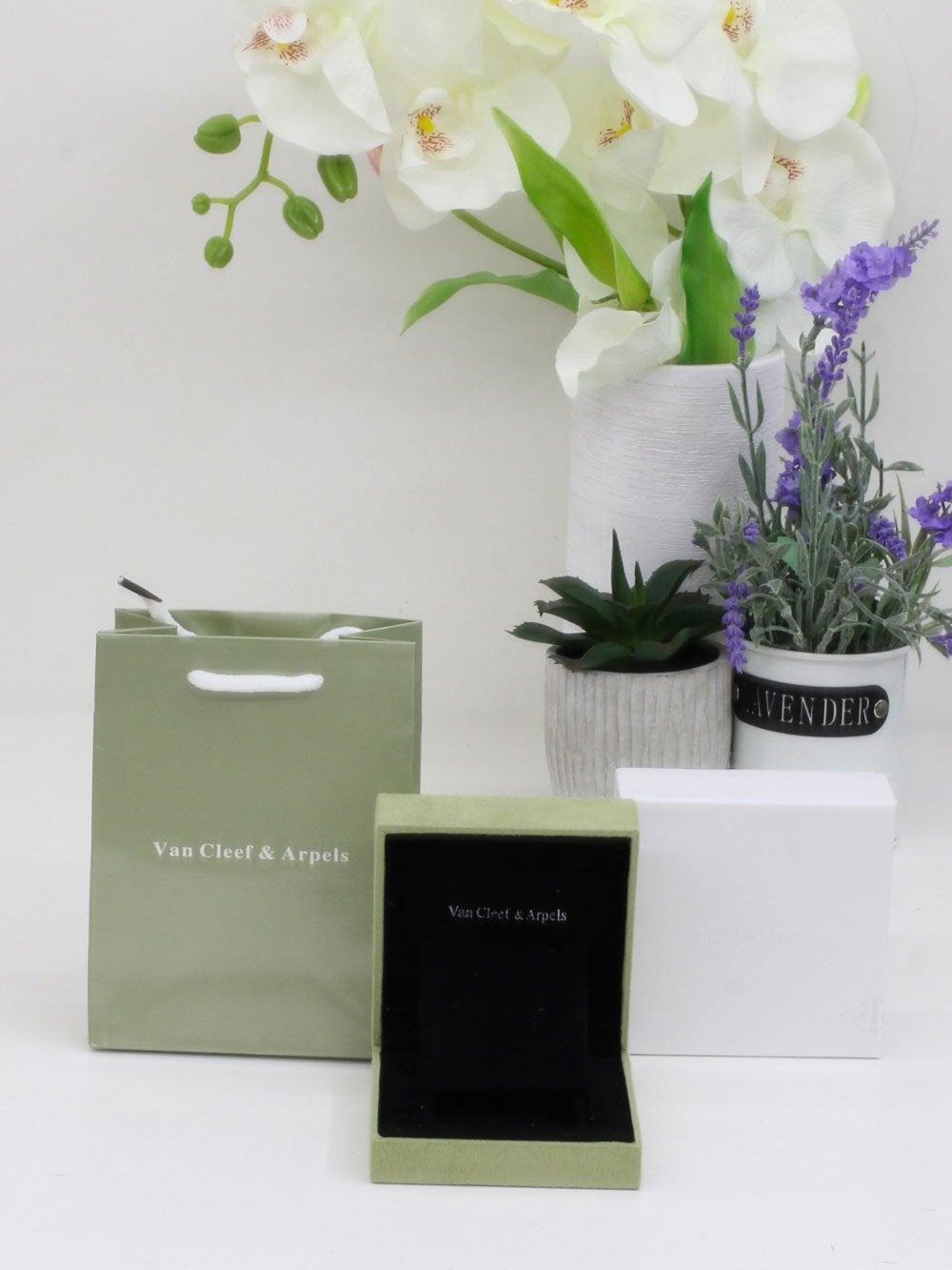 ملحقات فان كليف الاصلية هدايا van cleef