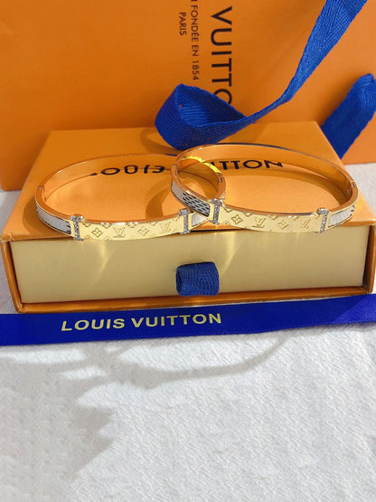 اسوارة لويس فيتون وايت لذر لوقو اسواره louis vuitton ابيض ذهبي 