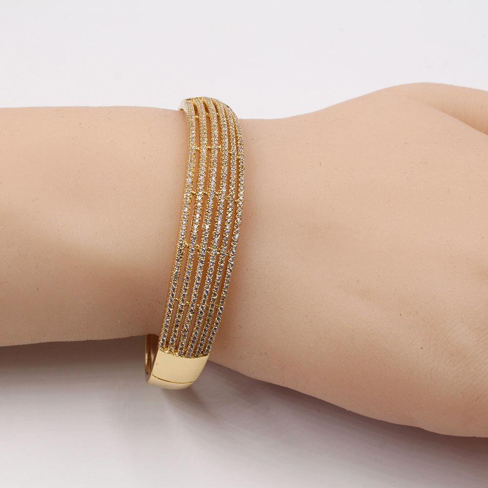 اسوارة بنجره عريضة مرصعة اسواره متوفر 1 لون