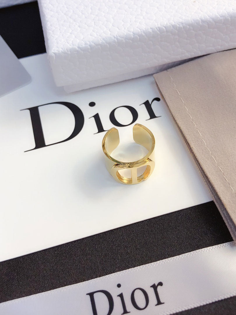 خاتم ديور ذهبي عريض لوقو خواتم dior  